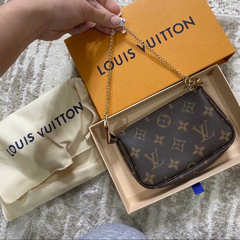 LOUIS VUITTON MINI POCHETTE ACCESOIRES